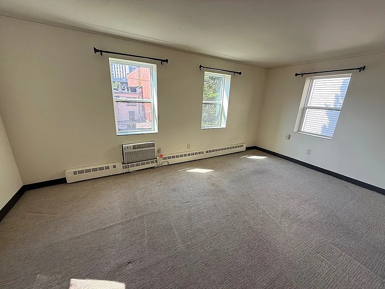 247 Langdon St #4 — Photo 1
