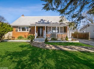 420 W Kensington Rd, Mount Prospect, IL 60056