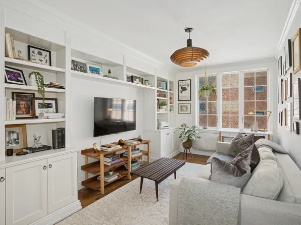 443 West 24th Street image 4 of 10