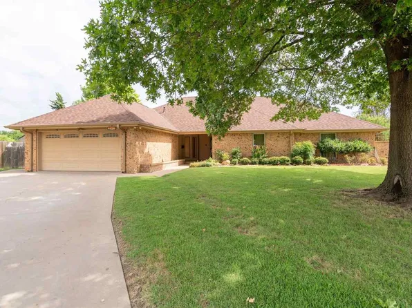 2813 NE Shelter Creek Dr, Lawton, OK 73507