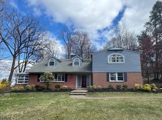 56 Grandview Pl, North Caldwell, NJ 07006