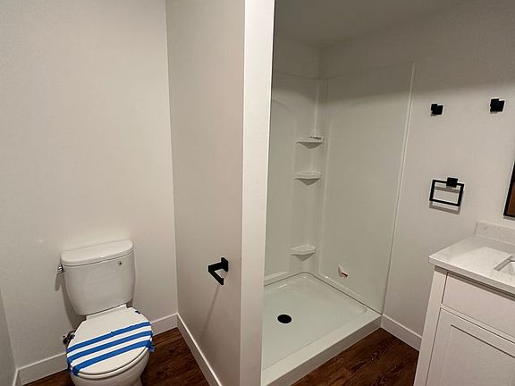 4th image of 105 Central Ave W #3