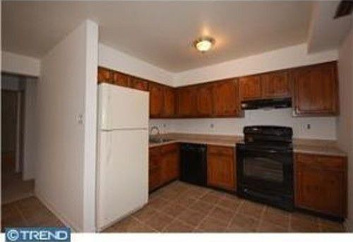 4th image of 216 Lexington Rd