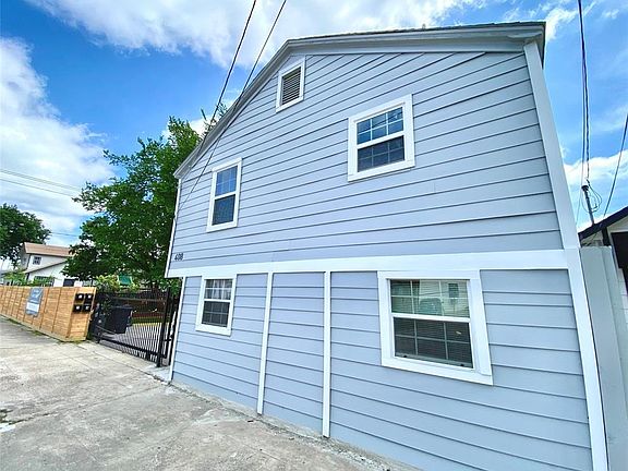 2nd image of 408 N Cesar Chavez Blvd #2