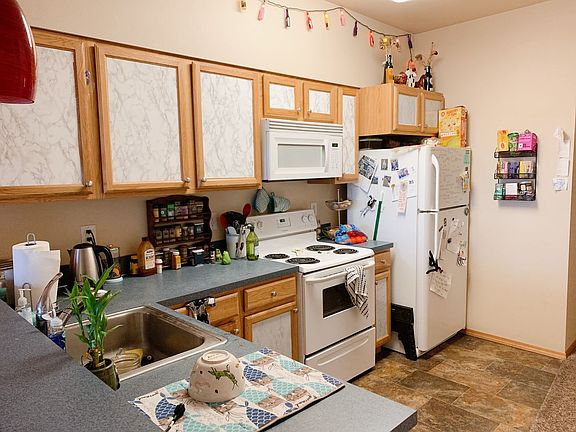 3rd image of 1016 N Garden St #101