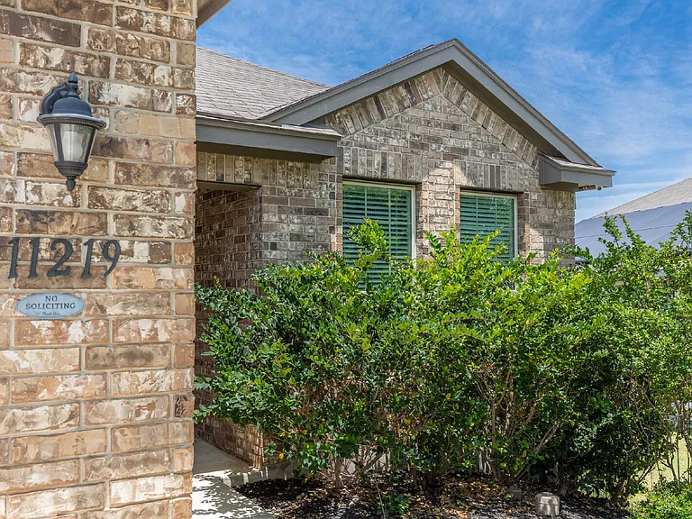 11219 Pomona Park Dr — Photo 2