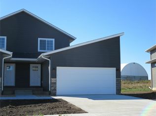 4220 Mourning Dove Dr, Waterloo, IA 50702