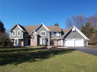 8 Lancashire Way, Pittsford, NY 14534