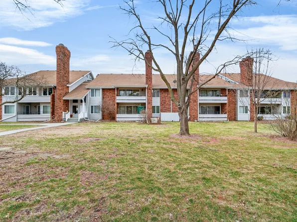 1100 50th St Unit 1202, West Des Moines, IA 50266