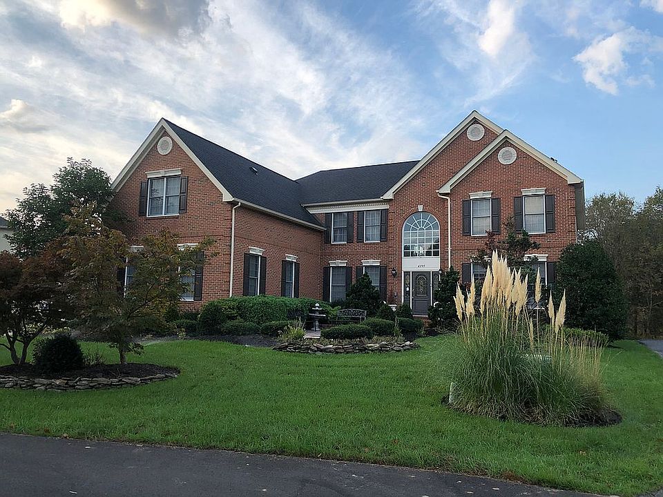 2nd image of 43705 Kenmore Ln