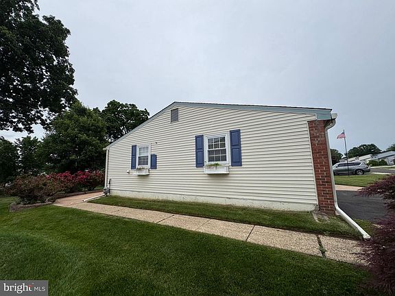 3rd image of 3220 Dale Rd