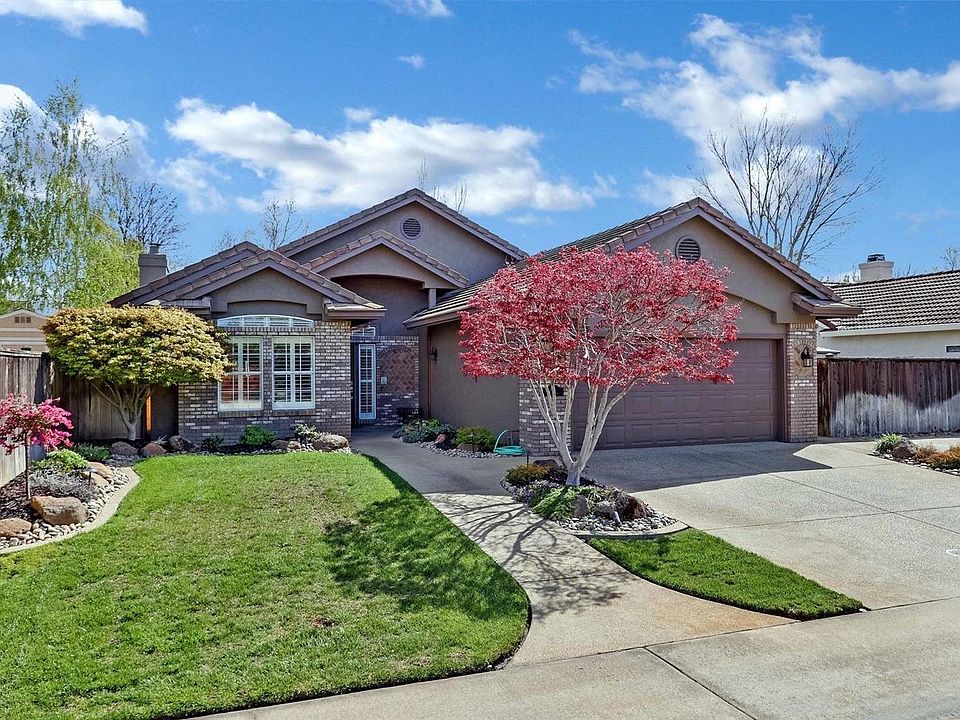 1st image of 905 Bridle Path
