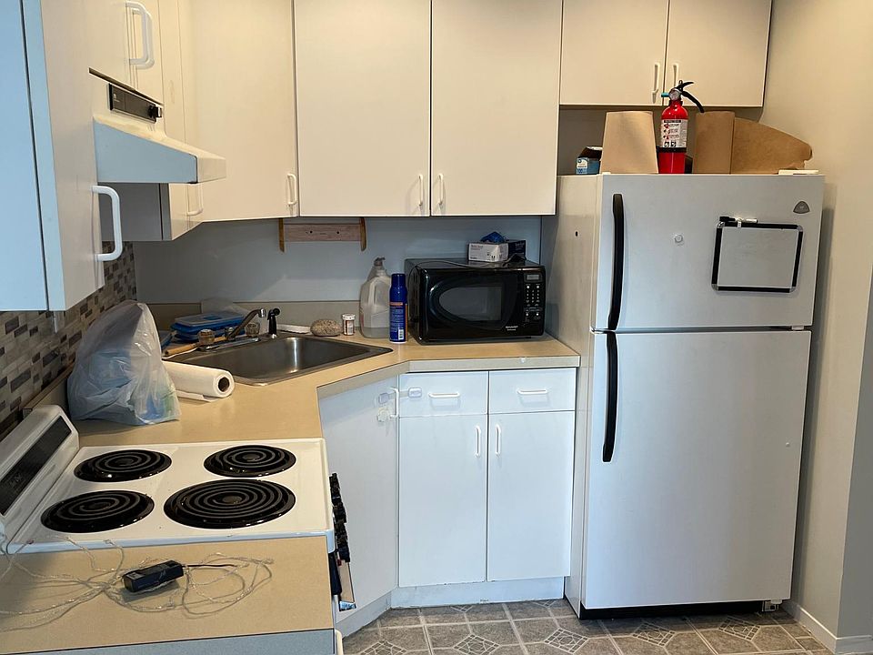 1st image of 20 Glenda Dr
