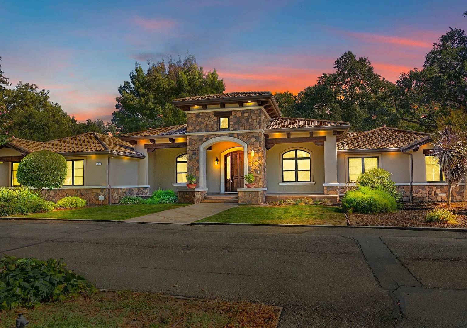 Luxury Living in Suisun Valley — Photo 1