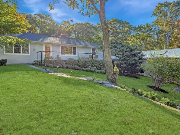 2 Captains Walk, East Hampton, NY 11937