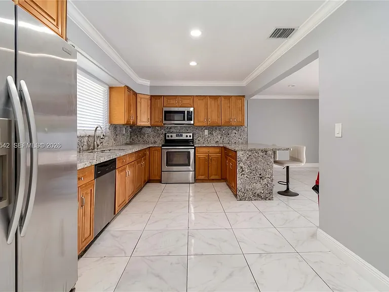 913 SW 49th Ave — Photo 12