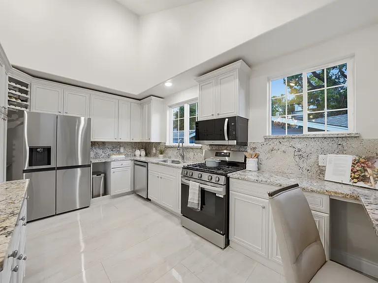 3426 Pierson St — Photo 48