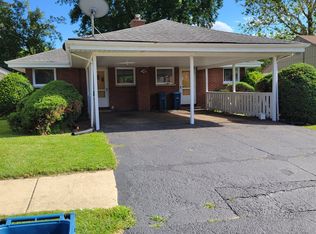 605 Jungles Ave, Aurora, IL 60505