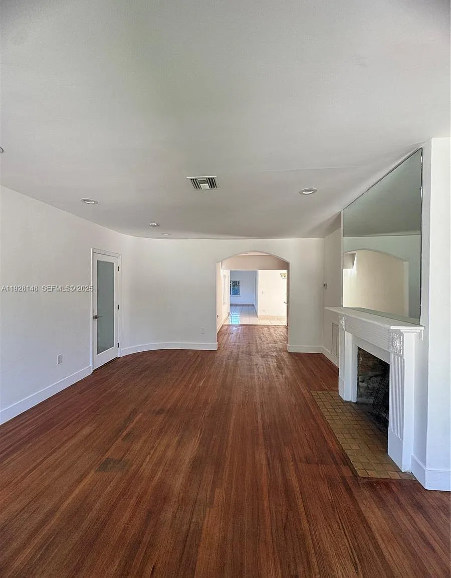 4 bed, 2.0 bath, 2290 sqft, $5,500 — Photo 4