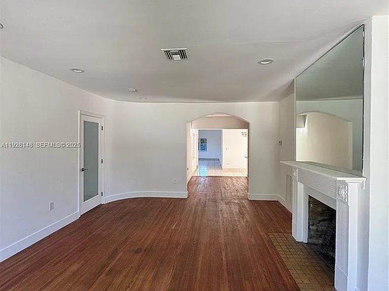 3021 SW 2nd Ave — Photo 4
