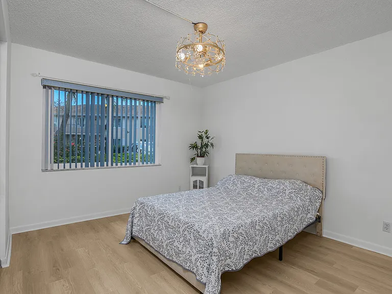 190 Palm Dr #5 — Photo 10