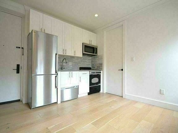 5th image of 401 E 50th St #3B