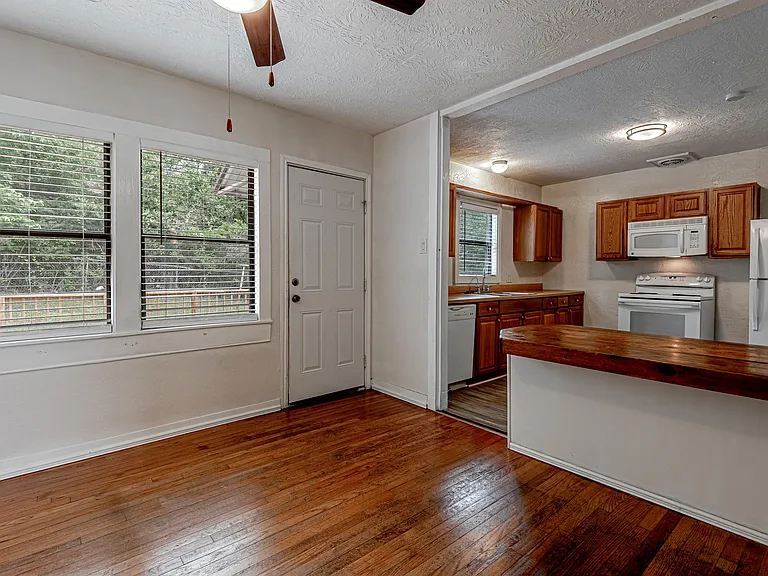 2538 Sycamore Ave — Photo 9
