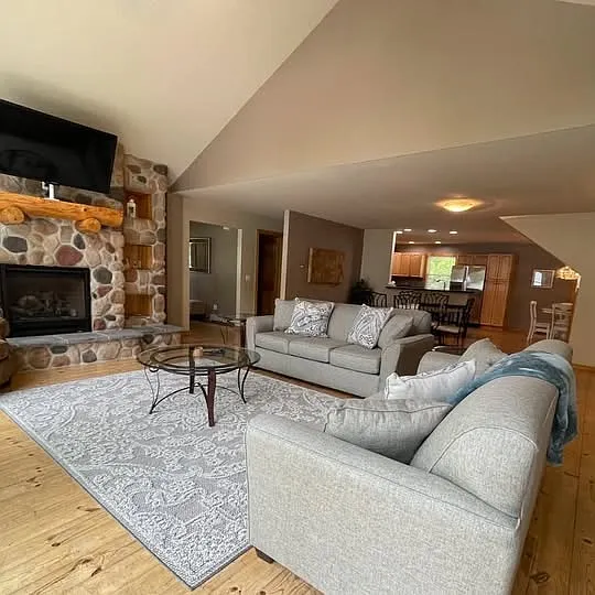 5 bed, 2134 sqft, $3,400 — Photo 3