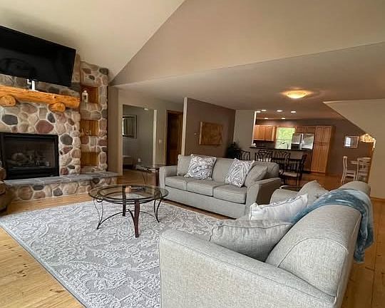 3rd image of 3870 E Duck Lake Rd