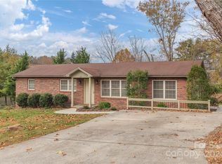 10 Terrace Dr, Weaverville, NC 28787