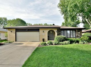 3241 Drover Ln, Darien, IL