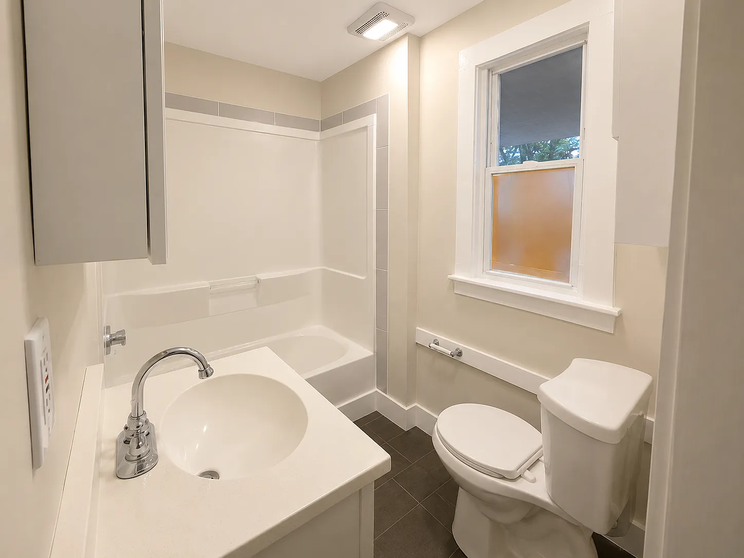 4 bed, 1109 sqft, $2,395 — Photo 4