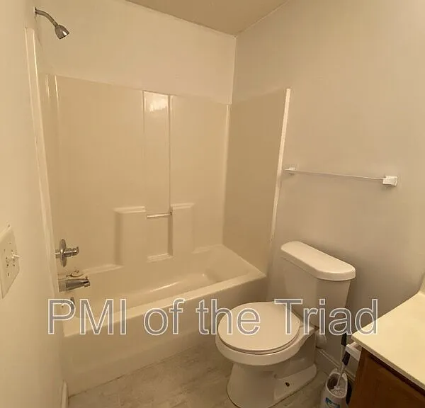 202 Kinnley Ct — Photo 15