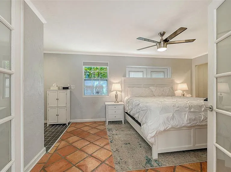 1127 S Osprey Ave — Photo 25