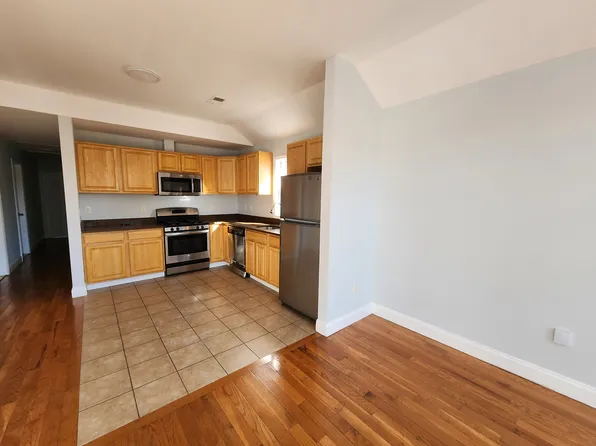 54 Newman Avenue image 3 of 22