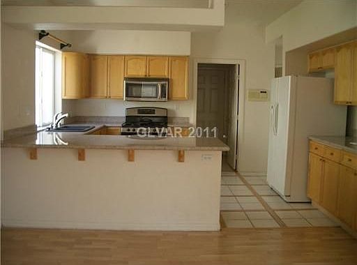3rd image of 3305 Moon River St