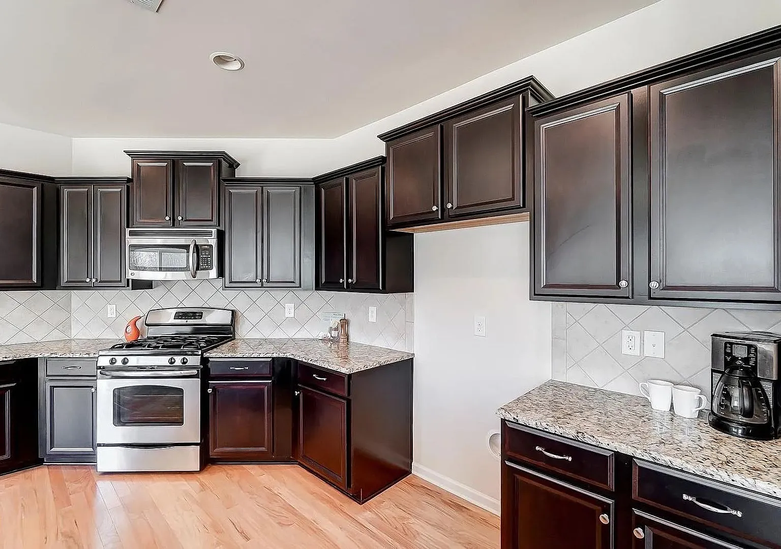 Room in 5 Bedroom Home at Green Birch Dr — Photo 4