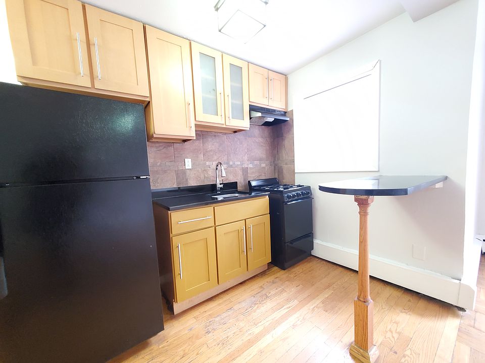 2nd image of 36 Duncan Ave #22E