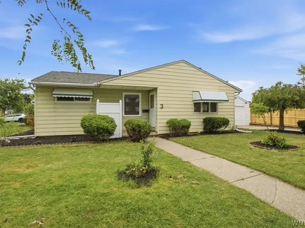 3 Winkler Dr, Tonawanda, NY 14150