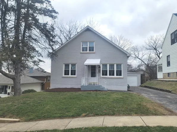 415 Holmes St, Lemont, IL 60439