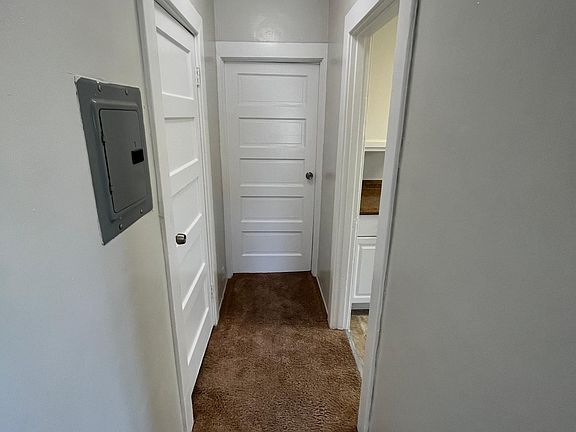 2nd image of 1559 N Hill Ave APT 27
