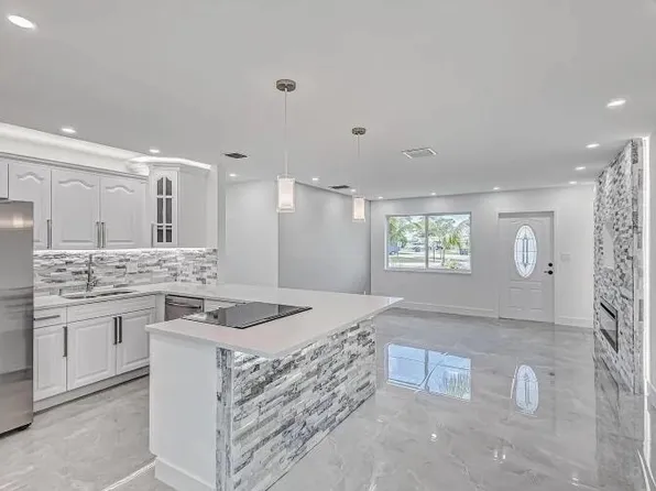 855 Date Palm Dr, Lake Park, FL 33403