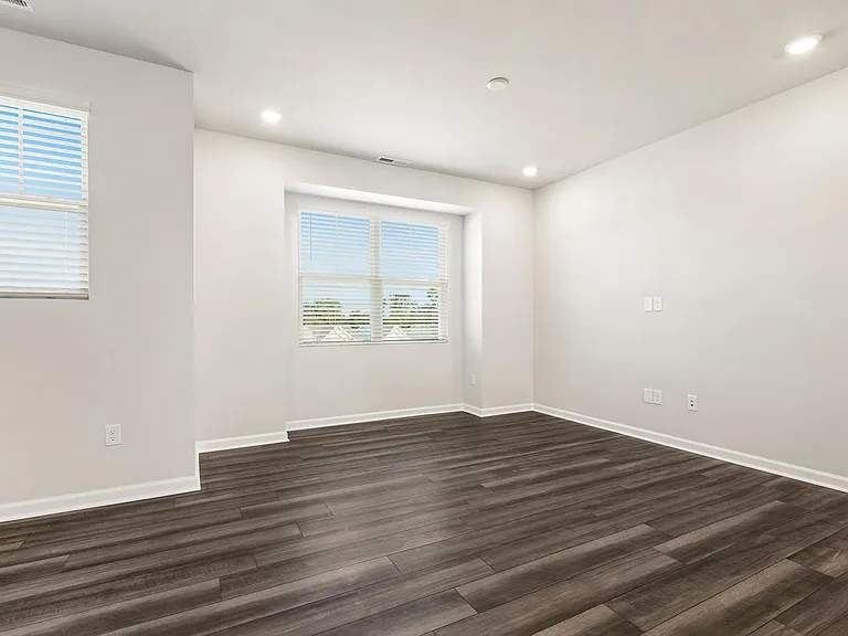 146 Zealand Ct — Photo 26