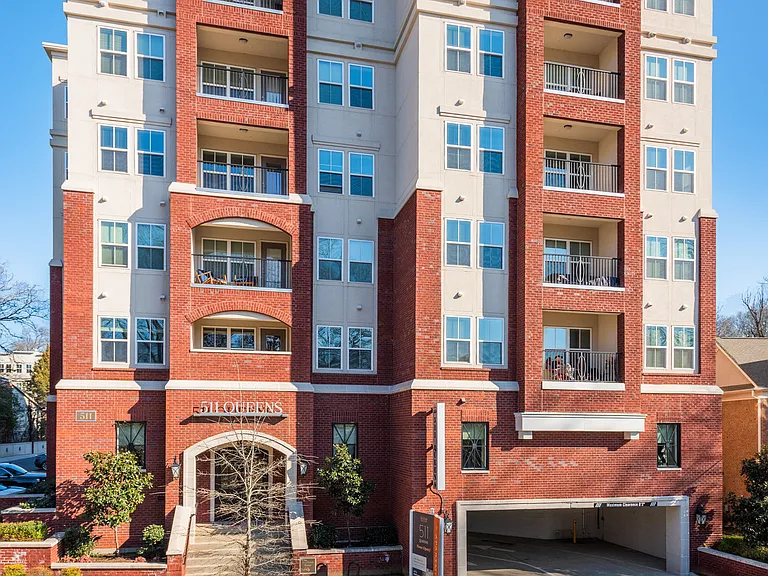 511 Queens — Photo 15