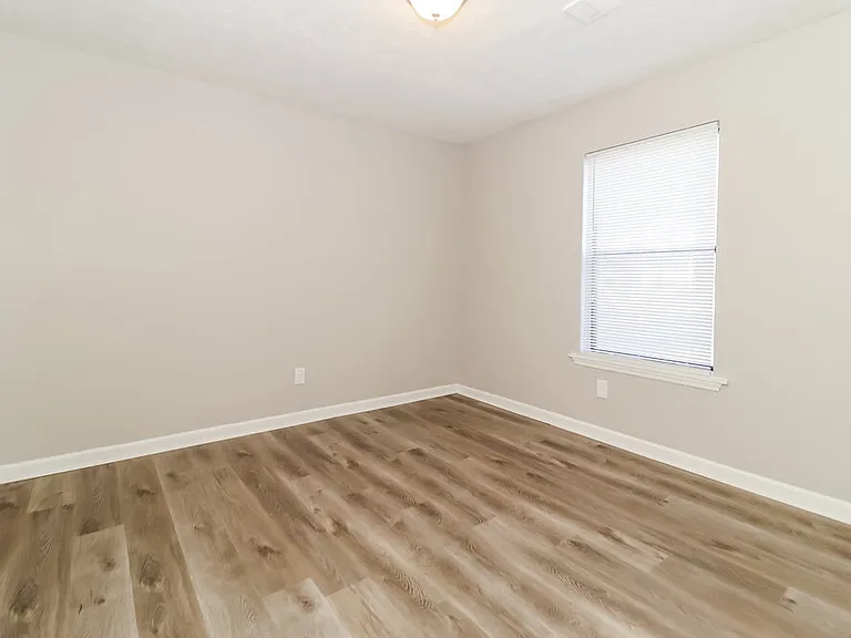 5427 Covent Way — Photo 15