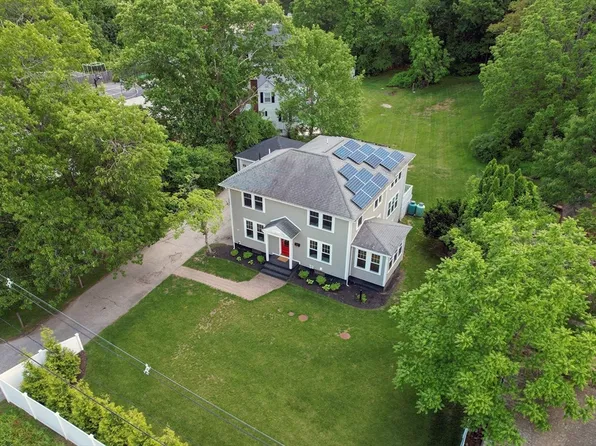 53 Rockland St, Hingham, MA 02043