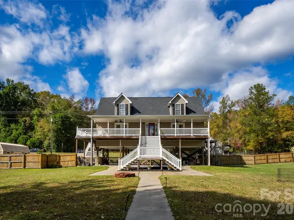 1273 Wateree Estates Rd, Winnsboro, SC 29180