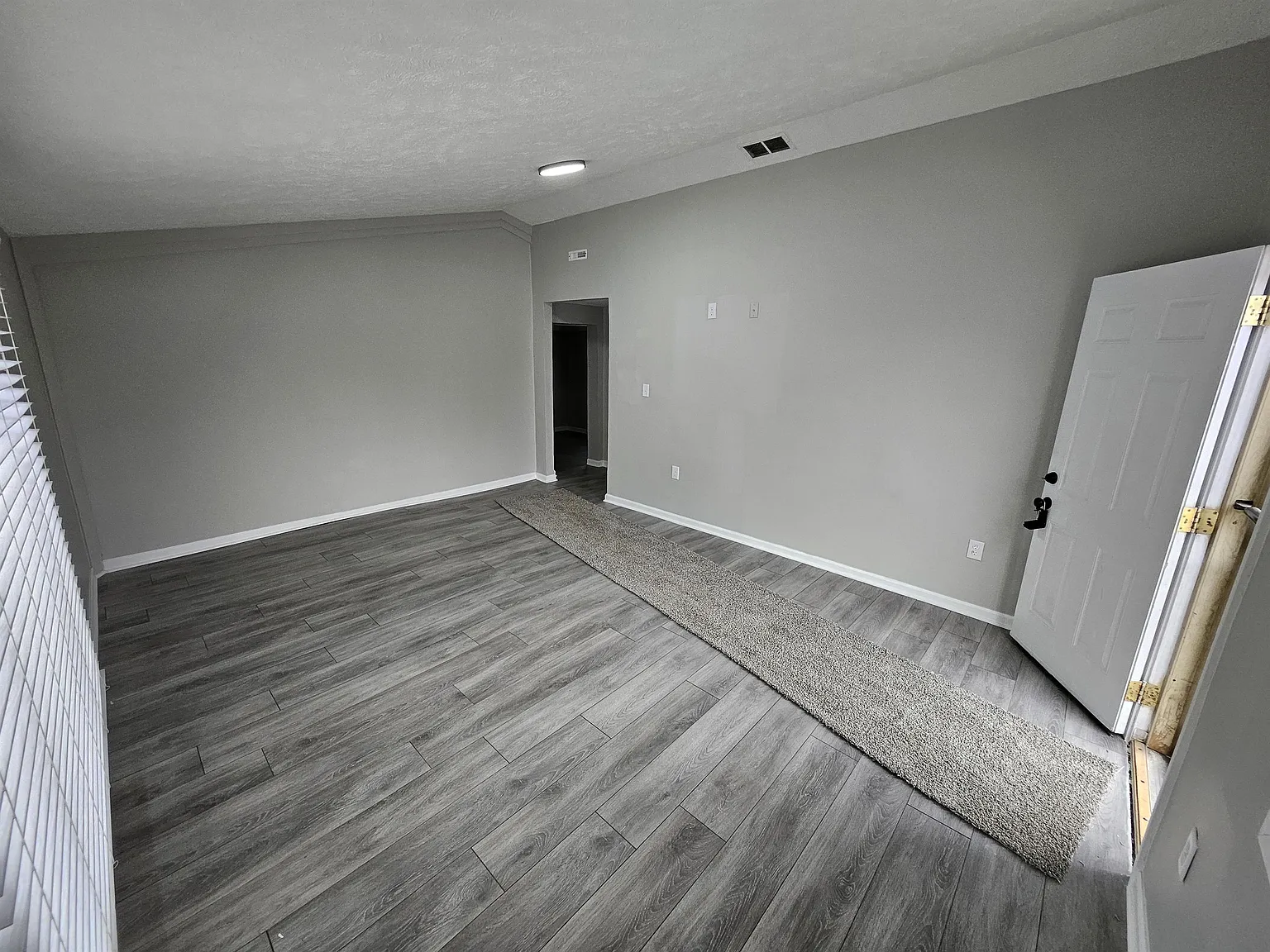 5221 Melrose Avenue - 1 — Photo 2