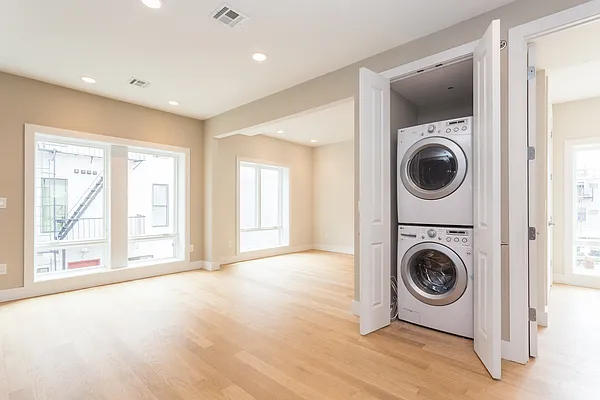 Rented by MNS | media 9