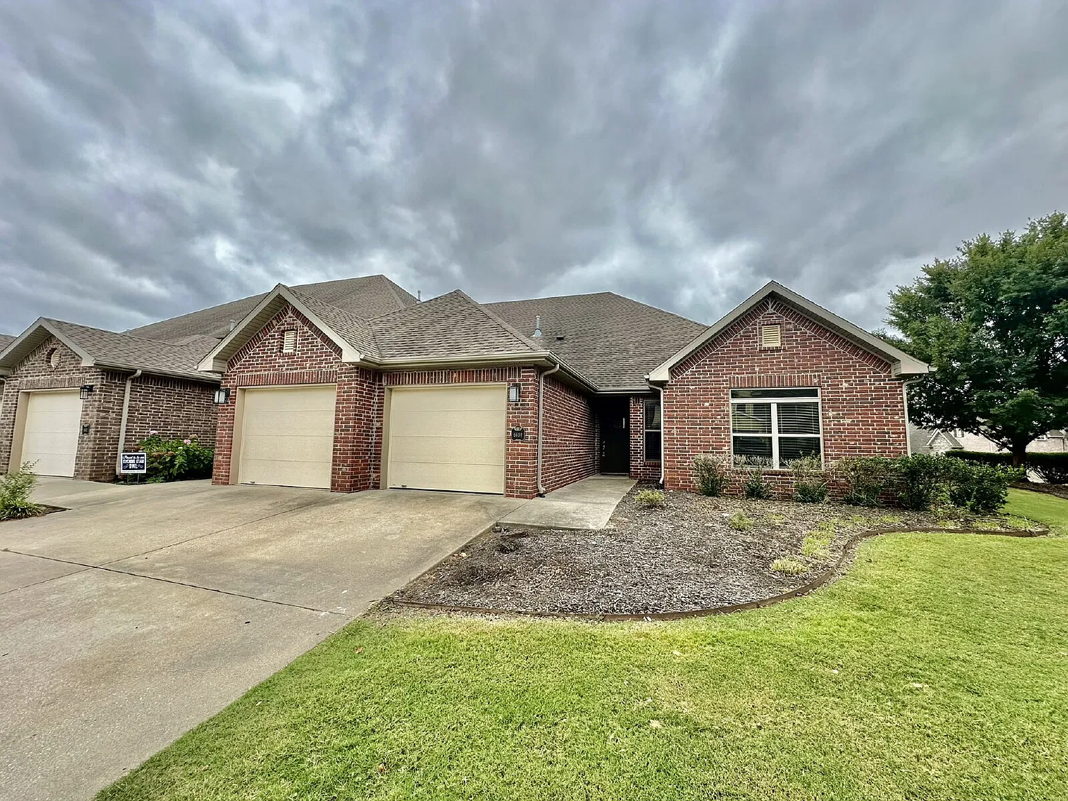 3 bed, 2.5 bath, 2021 sqft, $2,800 — Photo 3